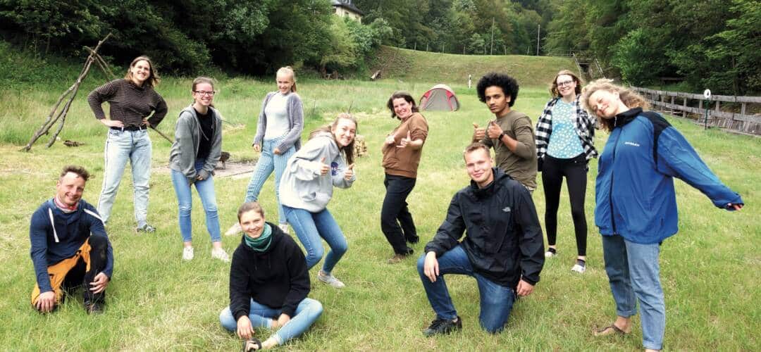 Gruppe von Menschen im Freien