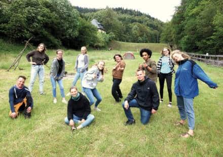 Gruppe von Menschen im Freien